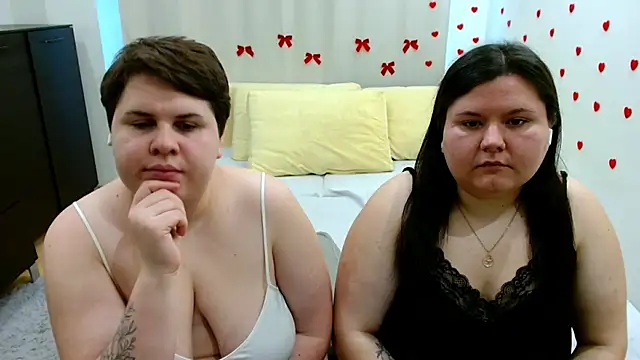 Snapshot of BeckyAndHellen chatting on 17, 10, 2025 BeckyAndHellen online show from 17, 10, 2025