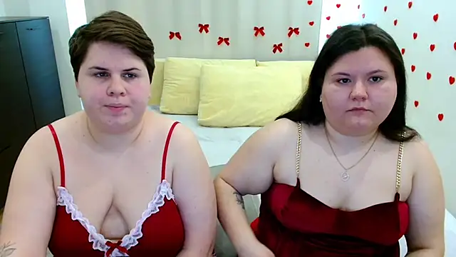 Snapshot of BeckyAndHellen chatting on 18, 10, 2025 BeckyAndHellen online show from 18, 10, 2025