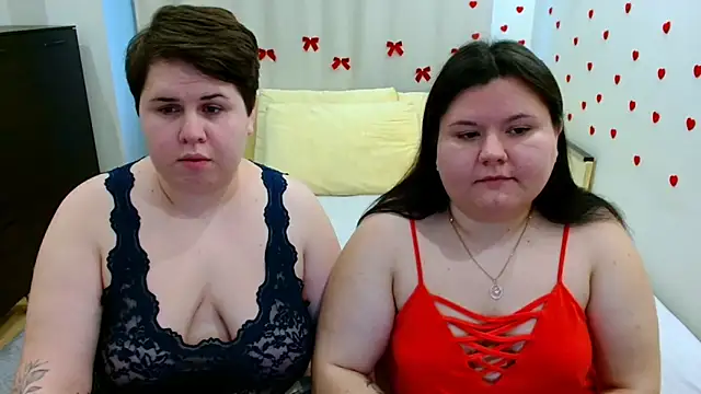 Snapshot of BeckyAndHellen chatting on 19, 10, 2025 BeckyAndHellen online show from 19, 10, 2025