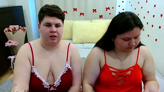 Snapshot of BeckyAndHellen chatting on 28, 10, 2025 BeckyAndHellen online show from 28, 10, 2025