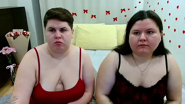 Snapshot of BeckyAndHellen chatting on 29, 10, 2025 BeckyAndHellen online show from 29, 10, 2025