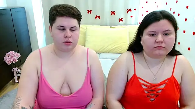 Snapshot of BeckyAndHellen chatting on 1, 11, 2025 BeckyAndHellen online show from 1, 11, 2025