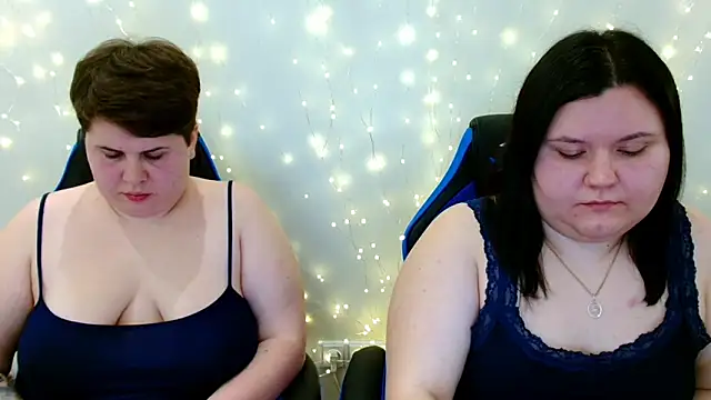 Snapshot of BeckyAndHellen chatting on 22, 12, 2025 BeckyAndHellen online show from 22, 12, 2025