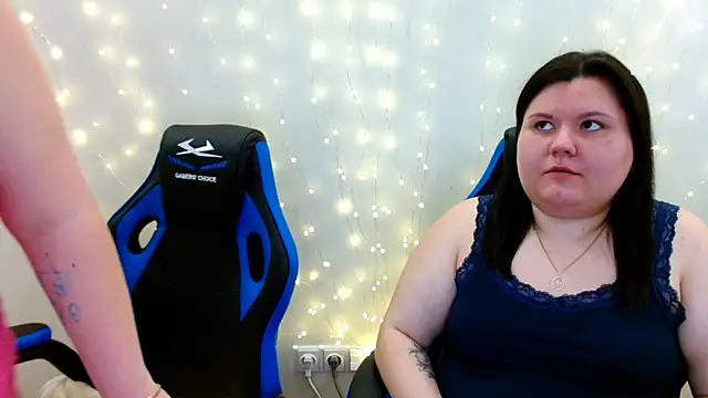 Snapshot of BeckyAndHellen chatting on 5, 2, 2026 BeckyAndHellen online show from 5, 2, 2026