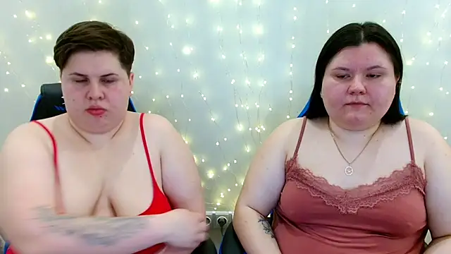 Snapshot of BeckyAndHellen chatting on 8, 3, 2026 BeckyAndHellen online show from 8, 3, 2026