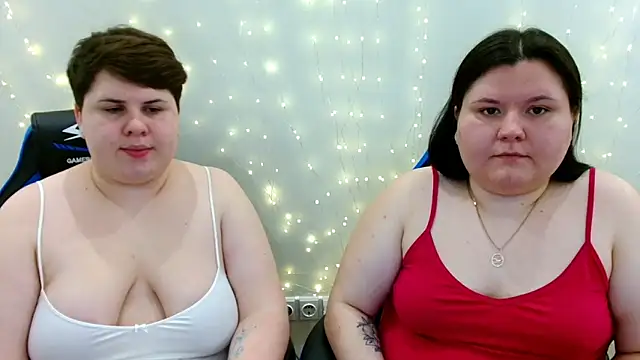 Snapshot of BeckyAndHellen chatting on 6, 4, 2026 BeckyAndHellen online show from 6, 4, 2026