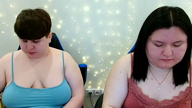 Snapshot of BeckyAndHellen chatting on 24, 4, 2026 BeckyAndHellen online show from 24, 4, 2026