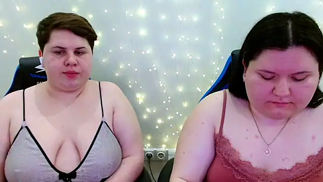 Snapshot of BeckyAndHellen chatting on 29, 4, 2026 BeckyAndHellen online show from 29, 4, 2026