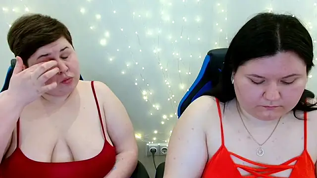Snapshot of BeckyAndHellen chatting on 5, 5, 2026 BeckyAndHellen online show from 5, 5, 2026