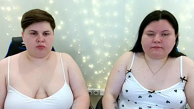 Snapshot of BeckyAndHellen chatting on 12, 5, 2026 BeckyAndHellen online show from 12, 5, 2026