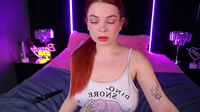 Snapshot of CarolinaDia chatting on 5, 12, 2024 CarolinaDia online show from 5, 12, 2024