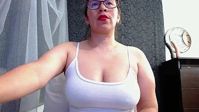 Snapshot of Abril_Bianchi chatting on 29, 9, 2025 Abril Bianchi online show from 29, 9, 2025