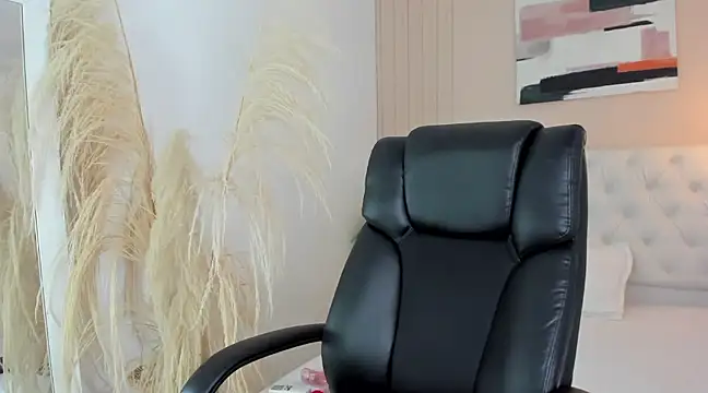 Snapshot of LOISE-XX chatting on 11, 1, 2025 LOISE-XX online show from 11, 1, 2025