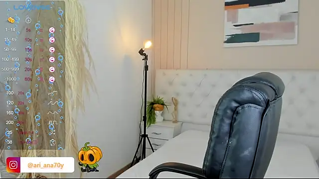 Snapshot of LOISE-XX chatting on 15, 10, 2025 LOISE-XX online show from 15, 10, 2025