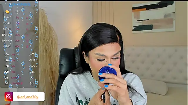 Snapshot of LOISE-XX chatting on 14, 11, 2025 LOISE-XX online show from 14, 11, 2025