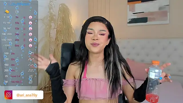 Snapshot of LOISE-XX chatting on 16, 11, 2025 LOISE-XX online show from 16, 11, 2025