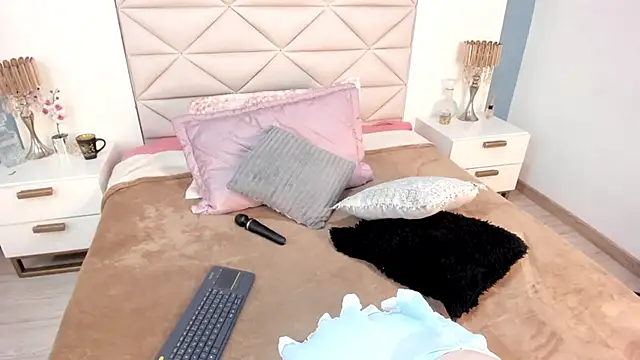 Twwiiggy online show from 16, 1, 2026