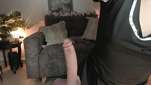 Naughtylittlegirl  online show from 18, 12, 2025