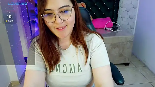 Snapshot of conniejames_m chatting on 2, 6, 2026 conniejames m online show from 2, 6, 2026