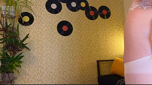 EmmyAmbros online show from 7, 11, 2025