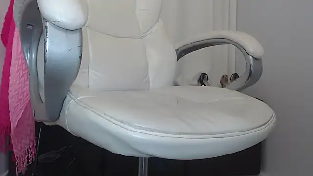 paiper halliwey online show from 13, 3, 2025