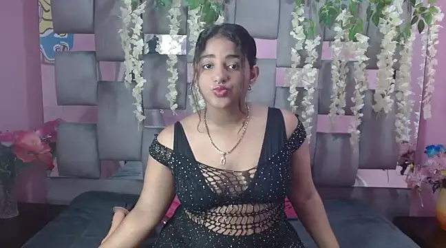 Sofia Hernandez  online show from 14, 12, 2024