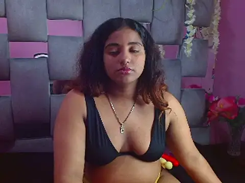 Sofia Hernandez  online show from 24, 12, 2024