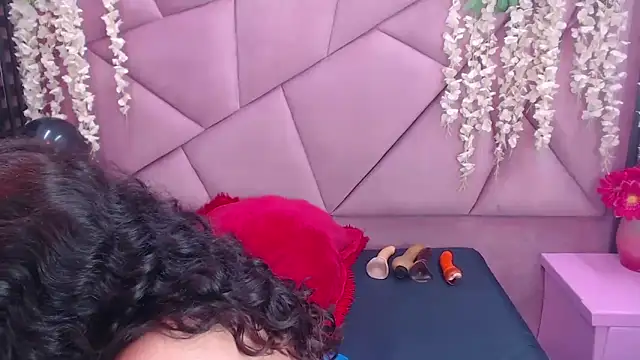 Sofia Hernandez  online show from 6, 4, 2026