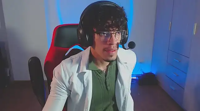 Snapshot of BigDragonBoy chatting on 19, 3, 2025 BigDragonBoy online show from 19, 3, 2025