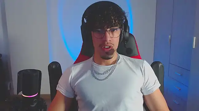 Snapshot of BigDragonBoy chatting on 20, 3, 2025 BigDragonBoy online show from 20, 3, 2025