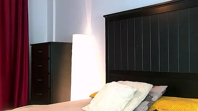 Snapshot of Yanira_Muslim chatting on 24, 10, 2025 Yanira Muslim online show from 24, 10, 2025