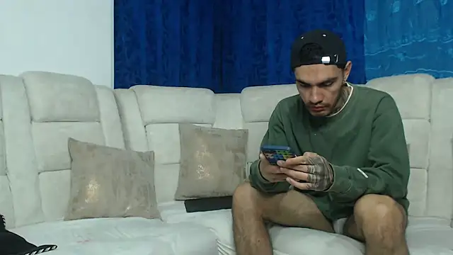 Snapshot of Hot_Sharks_ chatting on 3, 2, 2026 Hot Sharks online show from 3, 2, 2026