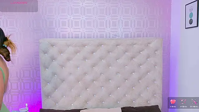 Sara Desire online show from 2, 10, 2025