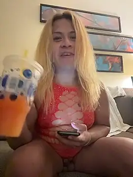 Snapshot of allissonw13 chatting on 27, 11, 2025 allissonw13 online show from 27, 11, 2025