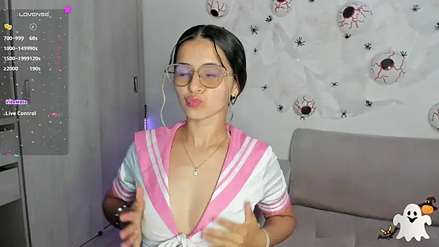 Snapshot of Lilacutte_ chatting on 31, 10, 2025 Lilacutte online show from 31, 10, 2025