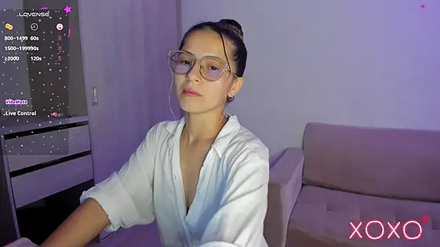 Lilacutte  online show from 23, 12, 2025