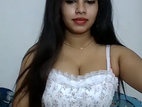 Snapshot of sparkling_queen chatting on 1, 3, 2025 sparkling queen online show from 1, 3, 2025