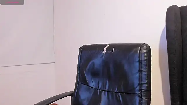 Snapshot of EmaGw chatting on 20, 10, 2025 EmaGw online show from 20, 10, 2025