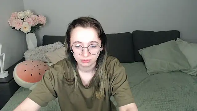 Mini Diva online show from 1, 10, 2025