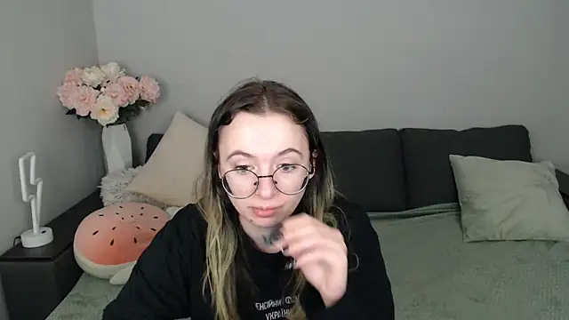 Mini Diva online show from 17, 10, 2025