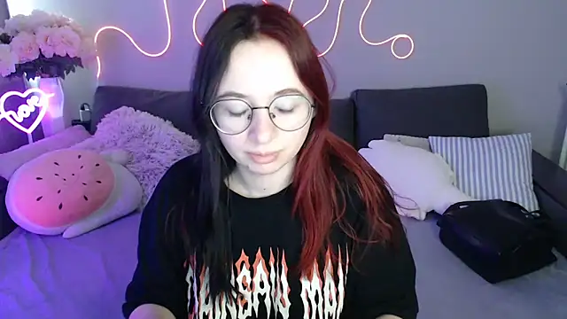 Snapshot of Mini_Diva chatting on 6, 6, 2026 Mini Diva online show from 6, 6, 2026