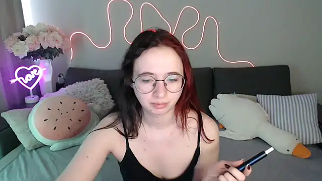 Snapshot of Mini_Diva chatting on 24, 6, 2026 Mini Diva online show from 24, 6, 2026