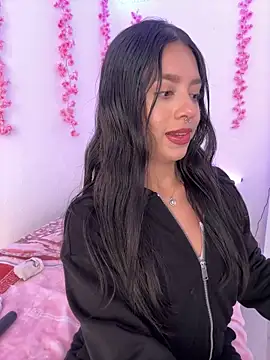 Snapshot of AliceJovovich chatting on 3, 12, 2024 AliceJovovich online show from 3, 12, 2024