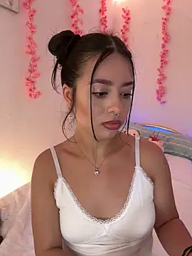 Snapshot of AliceJovovich chatting on 4, 12, 2024 AliceJovovich online show from 4, 12, 2024