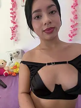 Snapshot of AliceJovovich chatting on 19, 12, 2024 AliceJovovich online show from 19, 12, 2024