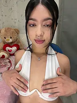 Snapshot of AliceJovovich chatting on 23, 1, 2025 AliceJovovich online show from 23, 1, 2025