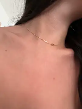 Snapshot of AliceJovovich chatting on 12, 9, 2025 AliceJovovich online show from 12, 9, 2025