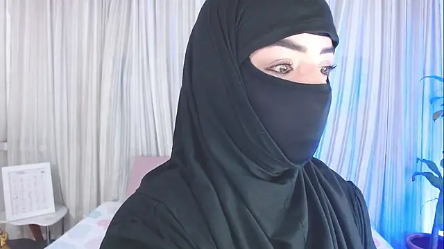 Snapshot of Uzra_hayed chatting on 4, 10, 2025 Uzra hayed online show from 4, 10, 2025