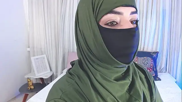 Snapshot of Uzra_hayed chatting on 9, 10, 2025 Uzra hayed online show from 9, 10, 2025