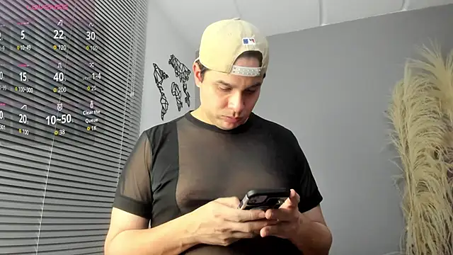 Latin boy surprisee online show from 21, 11, 2025